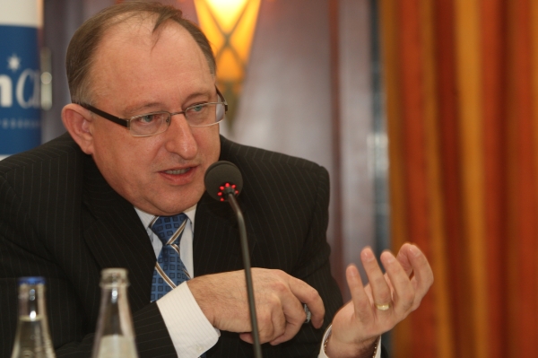 Jedným z hostí diskusného fóra bol aj Rudolf Sivák, rektor Ekonomickej univerzity v Bratislave Jedným z hostí diskusného fóra bol aj Rudolf Sivák, rektor Ekonomickej univerzity v Bratislave