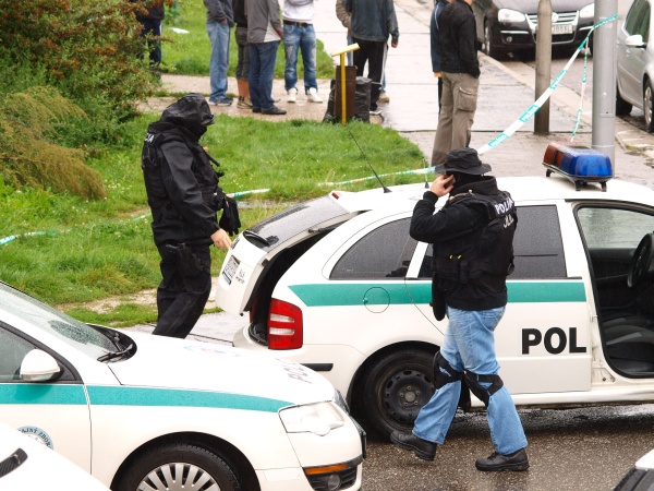 Streľba v Devínskej Novej Vsi. Foto: TASR Streľba v Devínskej Novej Vsi. Foto: TASR