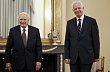 Nový řecký premiér Panagiotis Pikrammenos (vpravo) s prezidentem Karolosem Papouliasem