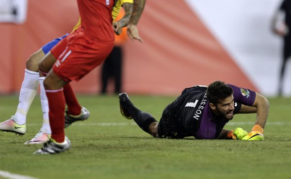 Reakce brazilsk&eacute;ho g&oacute;lmana na g&oacute;l rukou Ra&uacute;la Ruid&iacute;aze