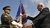 Prezident p�ed�v� jednu z vojensk�ch z�stav.