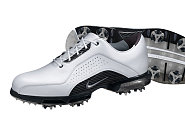 Leto�n� novinku - golfov� boty Nike Tour Premium - si po��d�te za 4120 korun