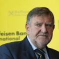 ��f Raiffeisen Bank International Herbert Stepic nab�dl svou rezignaci.