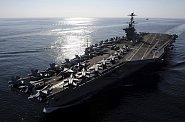 Americká letadlová loď USS John C. Stennis v Hormuzském průlivu