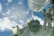 V�stup pos�dky raketopl�nu Endeavour do voln�ho prosotru