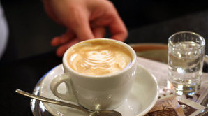 Mimozem��an Alf na ��lku baristky Terezy Bal�.