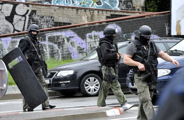Streľba v Devínskej Novej Vsi. Foto: TASR Streľba v Devínskej Novej Vsi. Foto: TASR