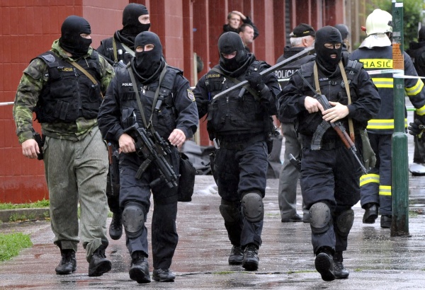 Streľba v Devínskej Novej Vsi. Foto: TASR Streľba v Devínskej Novej Vsi. Foto: TASR