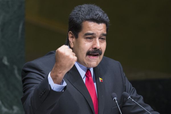 Venezuelsk&yacute; prezident Nicol&aacute;s Maduro na�&iacute;dil ministru spravedlnosti a ve�ejn&eacute;mu �alobci, aby "podnikli kroky" proti ekonomovi Harvardovy univerzity Ricardu Hausmannovi.