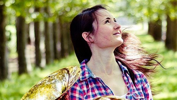 Kate�ina Jav�rkov&aacute; od ledna 2014 p�sob&iacute; v hornov&eacute; skupin� �esk&eacute; filharmonie.