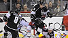 Drew Doughty sřílí vítěznou branku v čase 60:00. Drew Doughty