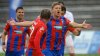 V�clav Proch�zka z Plzn� se raduje z druh� branky