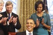Obama v �ter� podepsal memorandum, ve kter�m vyhl�sil boj d�tsk� obezit�.