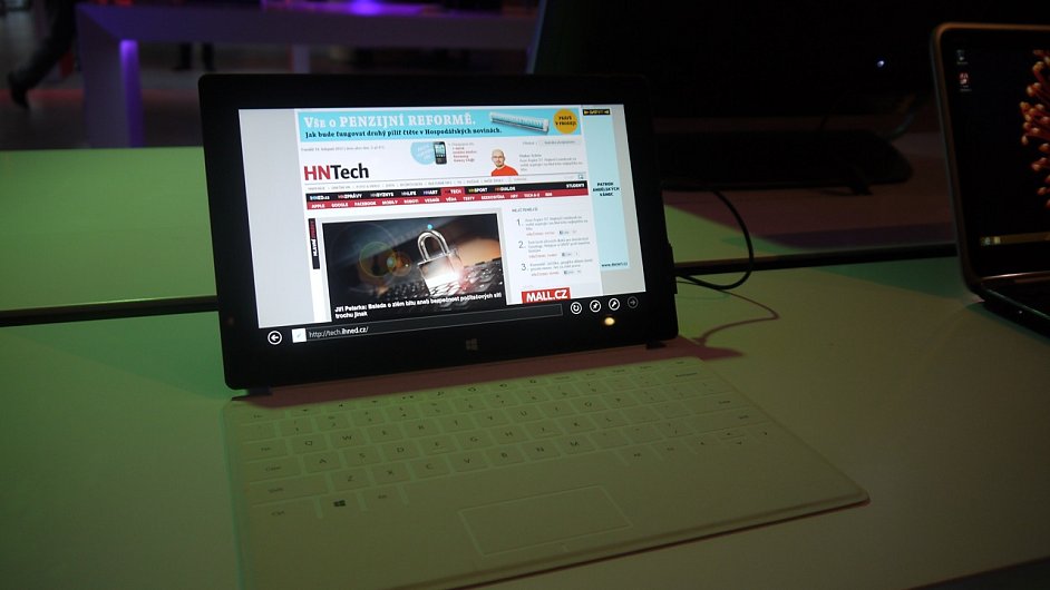 Tablet Microsoft Surface s Windows 8 RT