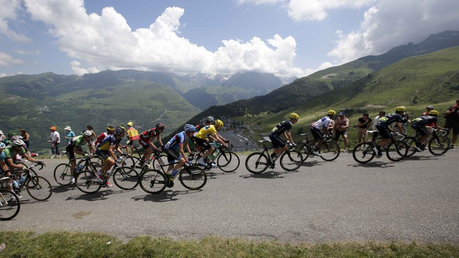 Peloton Tour de France pi 9. etap stoup v Pyrenejch