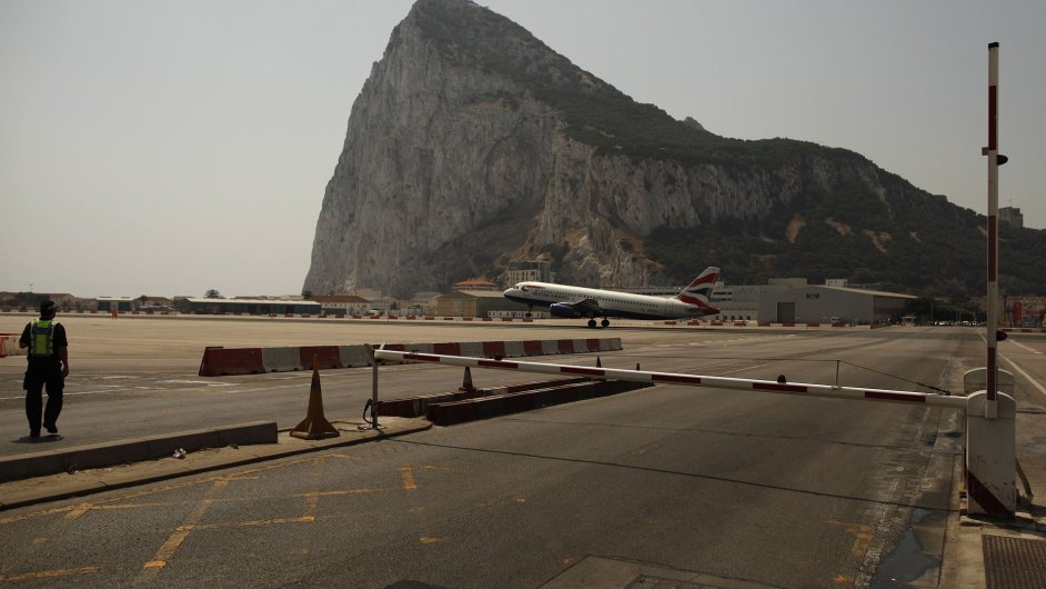 panlsko znovu usiluje o Gibraltar.