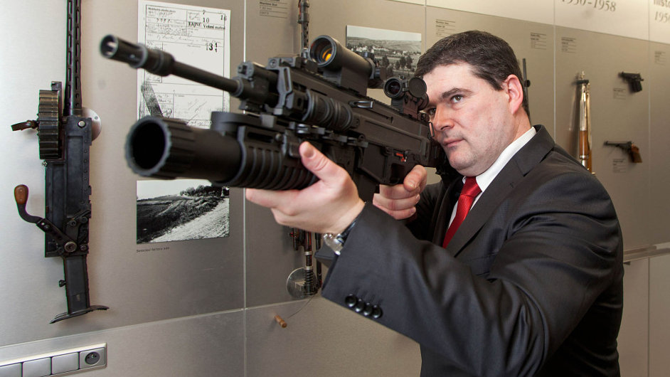 Vedle pistolí CZ vyrábí Èeská zbrojovka Uherský Brod také útoènou pušku Bren.