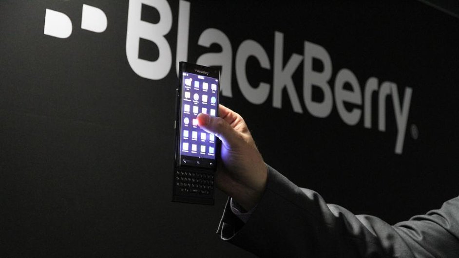 BlackBerry se svou typickou klávesnicí.