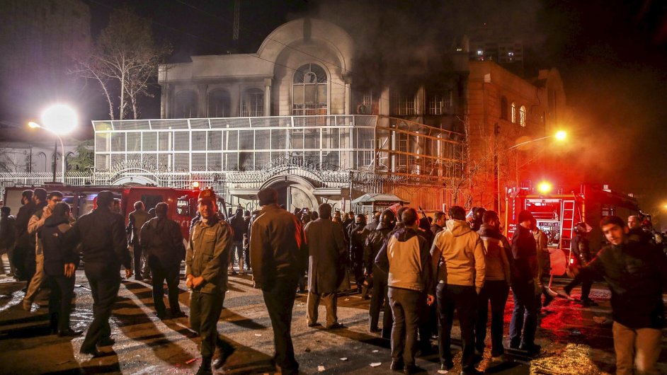Dm stoupal ze sadskoarabsk ambasdy v Tehernu, do kter vnikl dav protestujc proti poprav duchovnho.
