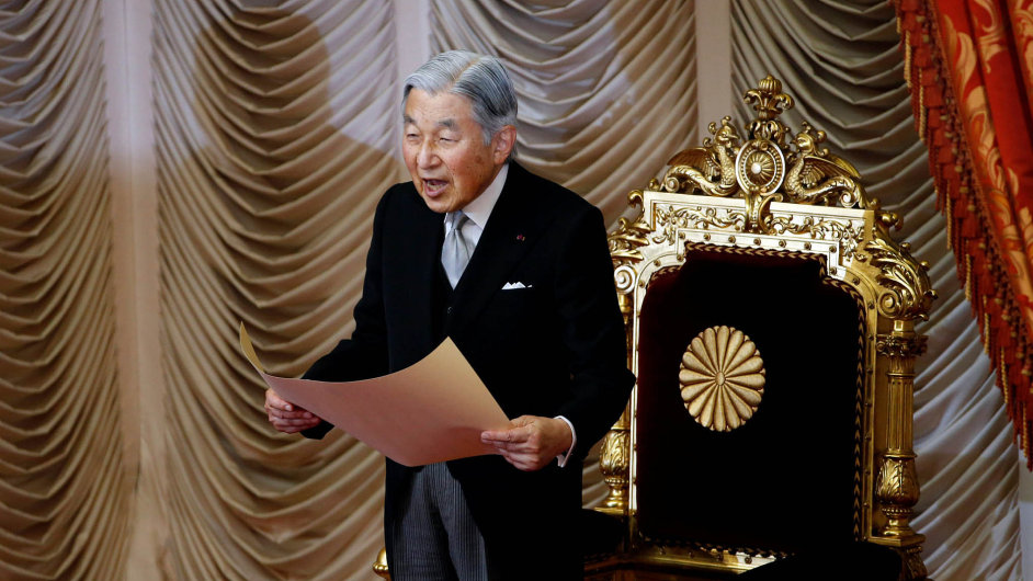 Japonsk csa Akihito v horn snmovn japonskho parlamentu.