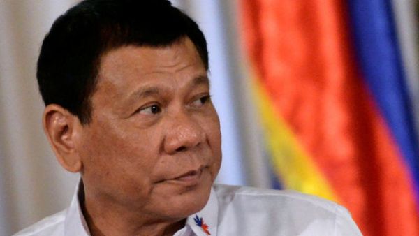 Za upl&aacute;cen&iacute; vyhozen&iacute; z vrtuln&iacute;ku. U� jsem to ud�lal, tak pro� ne zas, &scaron;okoval filip&iacute;nsk&yacute; prezident