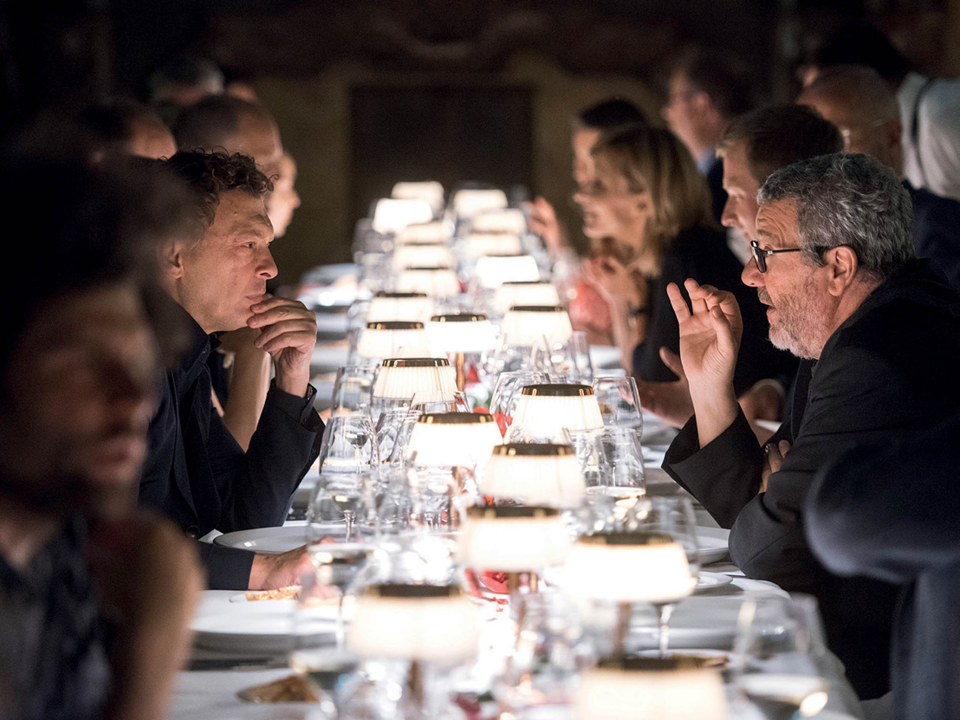 První červnový večer se mohli milovníci a znalci designu v Praze setkat s Philippem Starckem i šéfem italské společnosti Flos Pierem Gandinim. (Foto: Filip Jandourek) jarvis_593f2368498e9b936bc921f8.jpeg