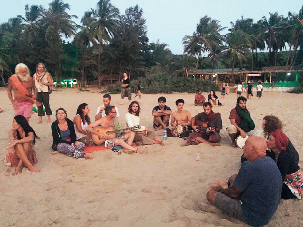 Ježíš a dvanáct učedníků na pláži Kudle Beach, kde hippie časy ještě pořád neskončily.