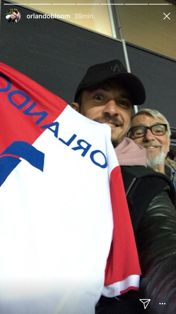 Orlando Bloom na zápasu Slavia x Villareal