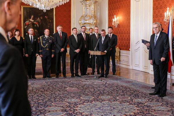 Obrazem z Hradu: Momentky z prvn&iacute;ch spole�n&yacute;ch chvil Babi&scaron;ovy vl&aacute;dy