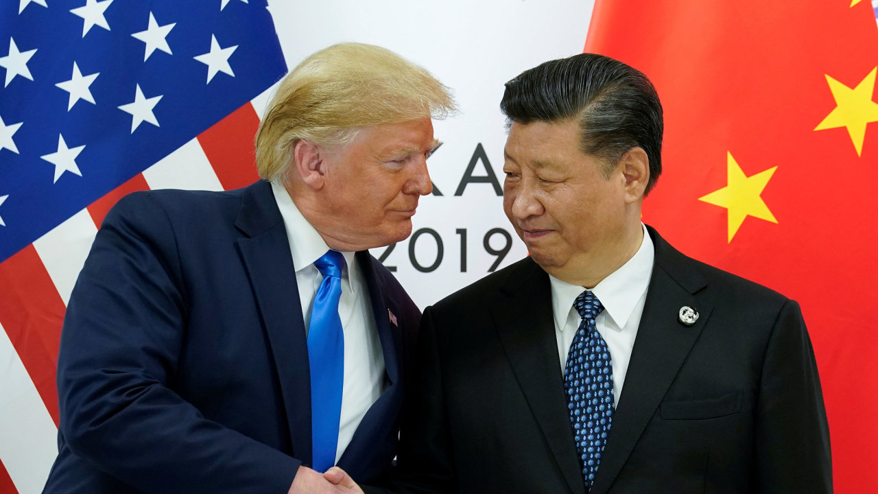 Setkn americkho prezidenta Donalda Trumpa s jeho nskm protjkem Si in-pchingem na summitu zem G20v japonsk sace.