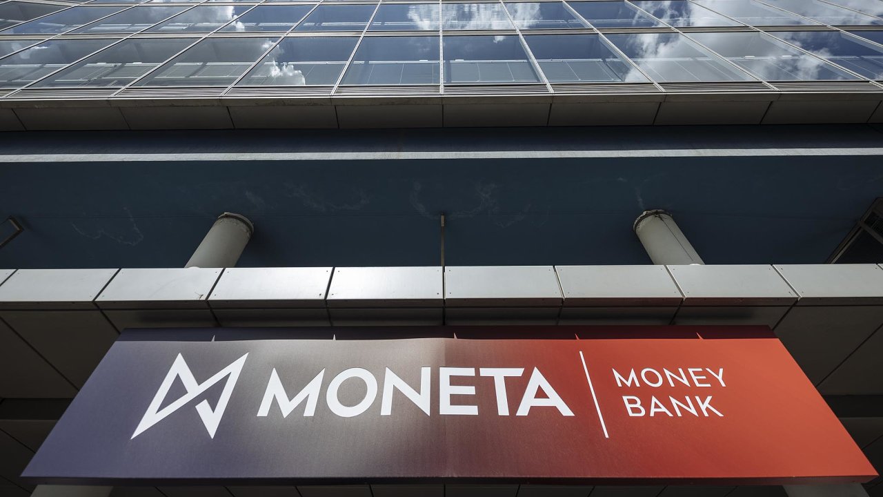 Moneta Money Bank funguje pod souasnm nzvem od roku 2016, jmno banky z dvjho GE Money Bank se zmnilo v souvislosti s jejm vstupem na burzu v kvtnu tho roku.