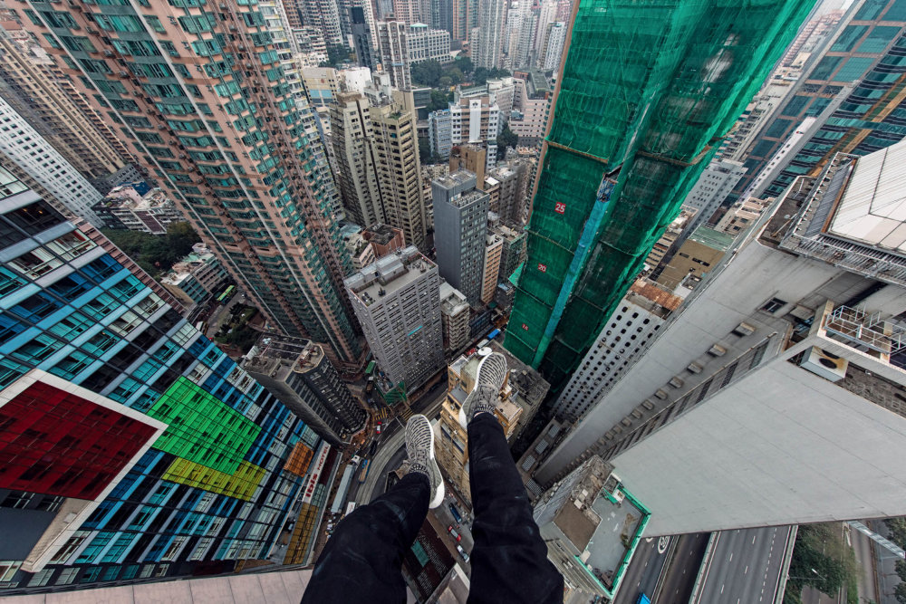Adam Bakay si návštěvu Hongkongu zpestřil dobýváním vrcholků mrakodrapů.