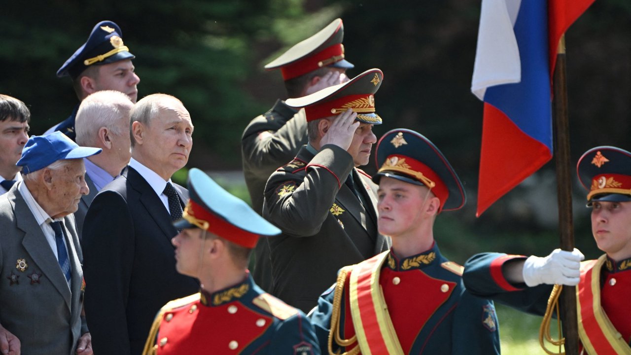 Vtina Rus je podle poznatk z przkumu pesvdena, e vlka jet potrv pinejmenm pl roku  a skoro polovina pot s tm, e vlit se bude jet vce ne rok.