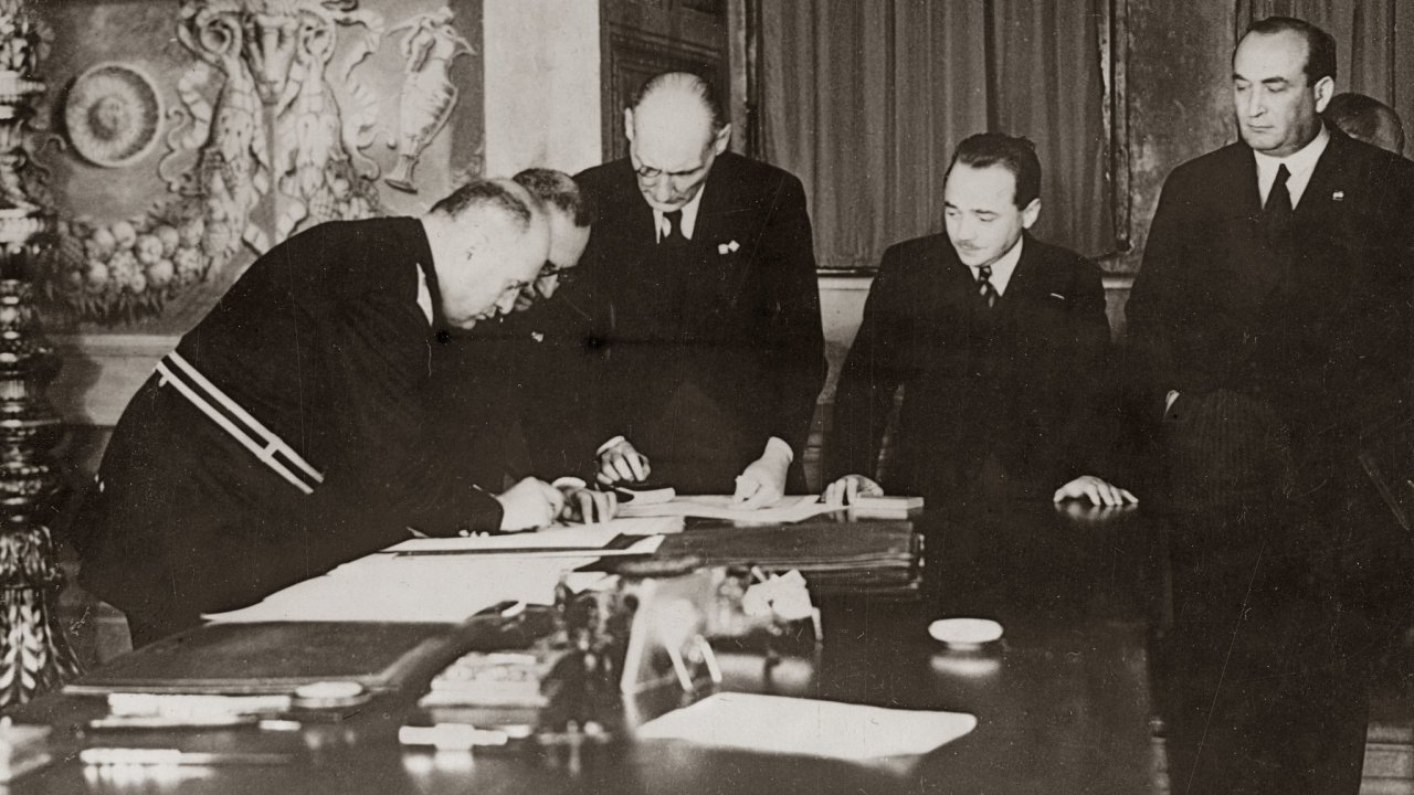 msk protokoly, Benito Mussolini, Fulvio Suvich, Engelbert Dollfuss (druh zprava), Gyula Gombos (vpravo)