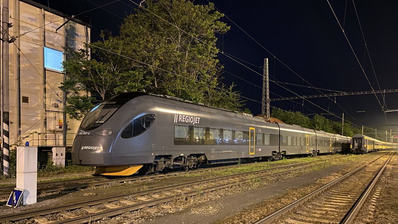 Prozatm dojezdil. Testovan vlak nsk sttn firmy CRRC najezdil poadovan poet kilometr s cestujcmi a od t doby je odstaven v Maleicch.