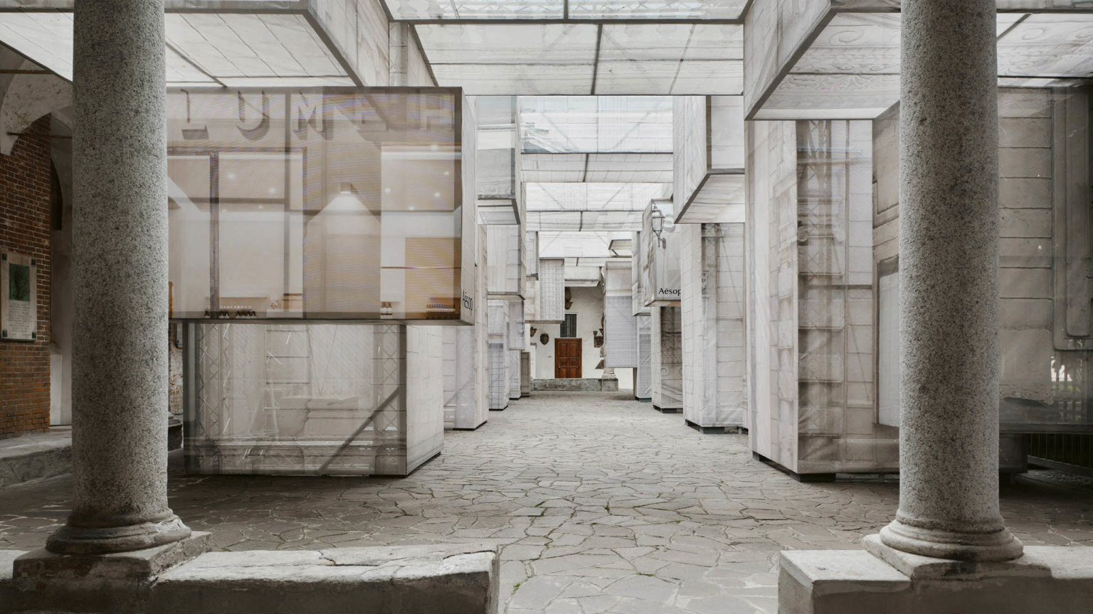 Instalace The Factory of Light zna�ky Aesop v kostele Chiesa di Santa Maria del Carmine p�edstavila novou kolekci sv�tidel Aposē ve spolupr�ci s v�robcem Flos.