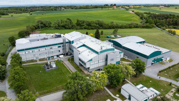 Z�vod spole�nosti Novo Nordisk v Bohumili u Jevan. D�nsk� farmaceutick� firma...