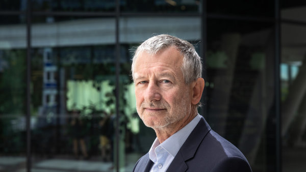 Podnikatel a investor Ladislav Chod�k.