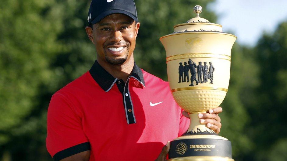 Tiger Woods s trofej pro vtze WGC-Bridgestone Invitational