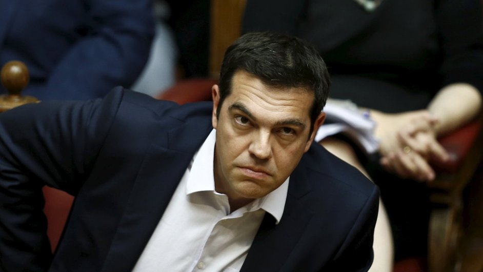 eck ministersk pedseda Alexis Tsipras bhem sobotn parlamentn schze v Atnch