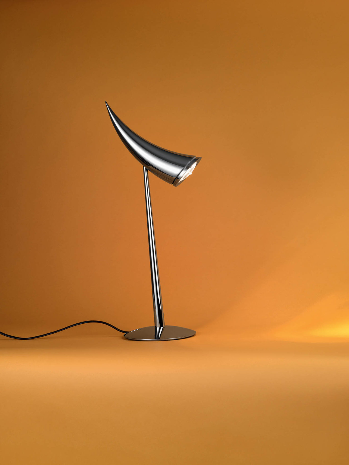 Z výběru Starckových lamp pro společnost Flos: Ará. (Foto: archiv firmy) jarvis_593f2368498e9b936bc921fc.jpeg