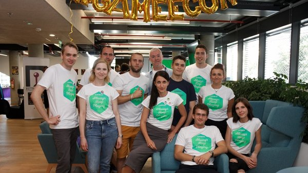 Tým start-upu Gamee, uprostřed šéfka Božena Řežábová