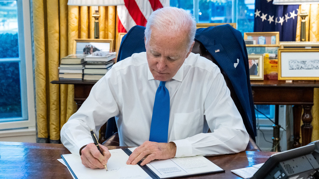 U.S. President Joe Biden signs an executive order to prohibit trade and investment between U.S. individuals and the two breakaway regions of eastern Ukraine recognized as independent by Russia