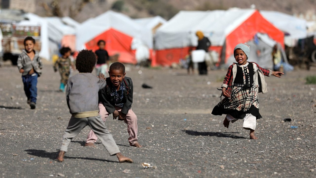 Uprchlický tábor v Jemenu poblíž metropole Saná.
