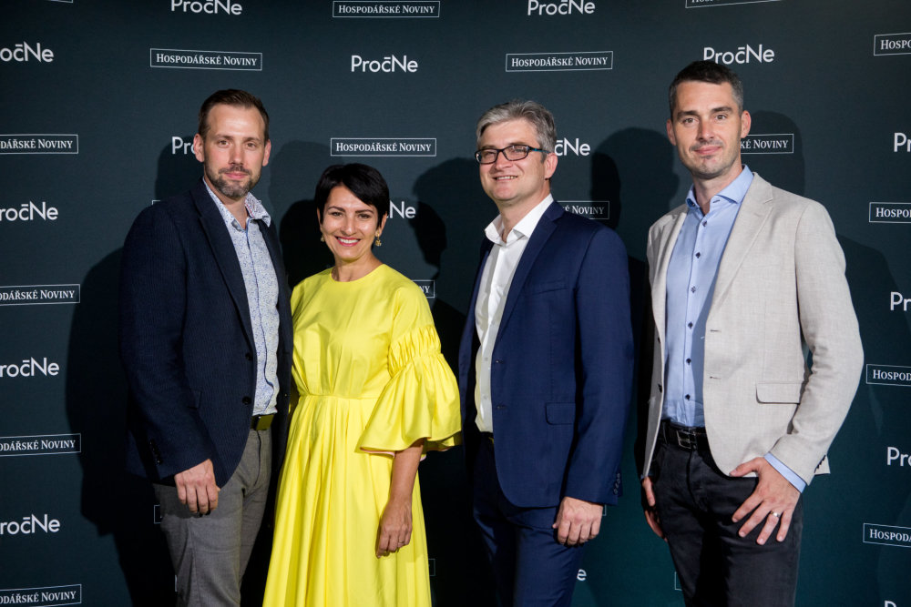 Červnové setkání magazínu PročNe Radka Prokopová se svým týmem z Alca Group.