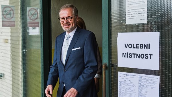 Eurovolby pokračují: k urnám přišla někde i třetina voličů, dánskou premiérku napadl útočník