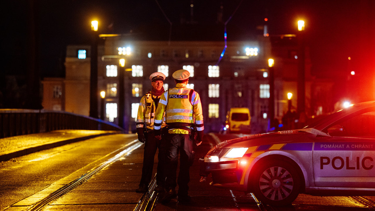 Stelba na Filozofick fakult Univerzity Karlovy, Praha, 21. prosince 2023, policie