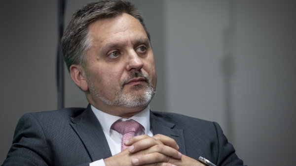 Zaměstnavatelé nesouhlasí s plánem vlády zas zmrazit důchodový věk na 65 letech