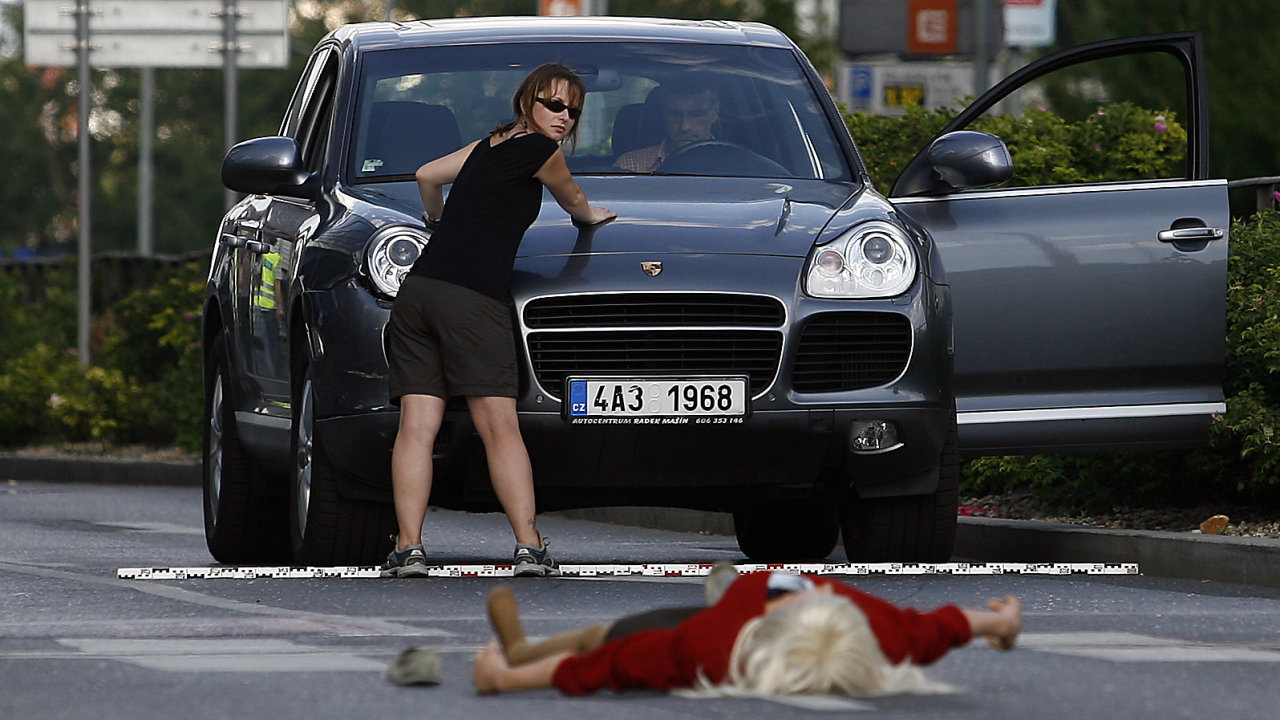 Roman Janou�ek - policejn� rekonstrukce dopravn� nehody ve Vysko�ilov� ulici