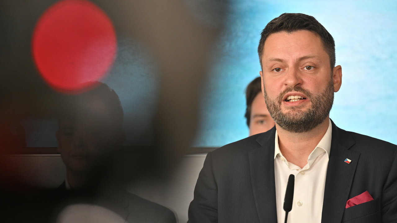 Tiskov� konference kandid�ta ANO na pra�sk�ho prim�tora Ond�eje Prokopa k...